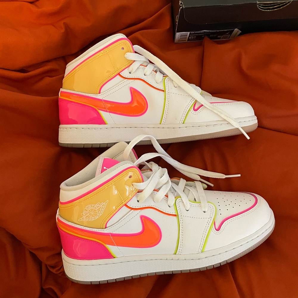 COPY - Jordan 1 Mid Edge Glow (GS)